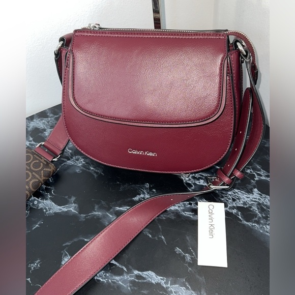 Calvin Klein Handbag Bella Novelty Crossbody
Leather Rouge Red AUTHENTIC NWT - Picture 9 of 9